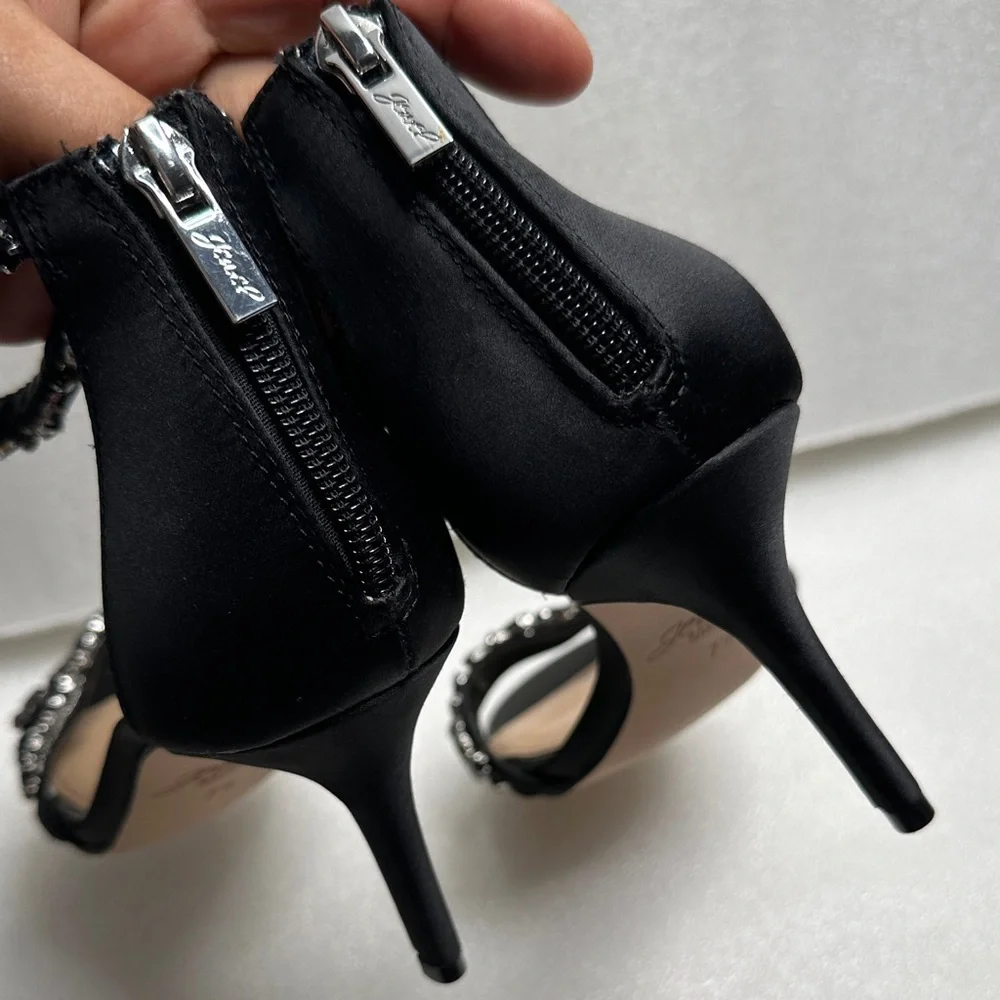 Jewel badgley mischka Elegant Black Beaded Women's Sandals size 7.5